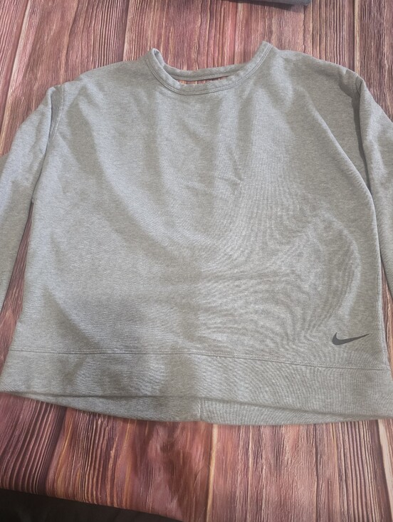 Nike Tops - Nike Light Gray Dri-FIT Crewneck Sweatshirt With Open Back. Sz Med